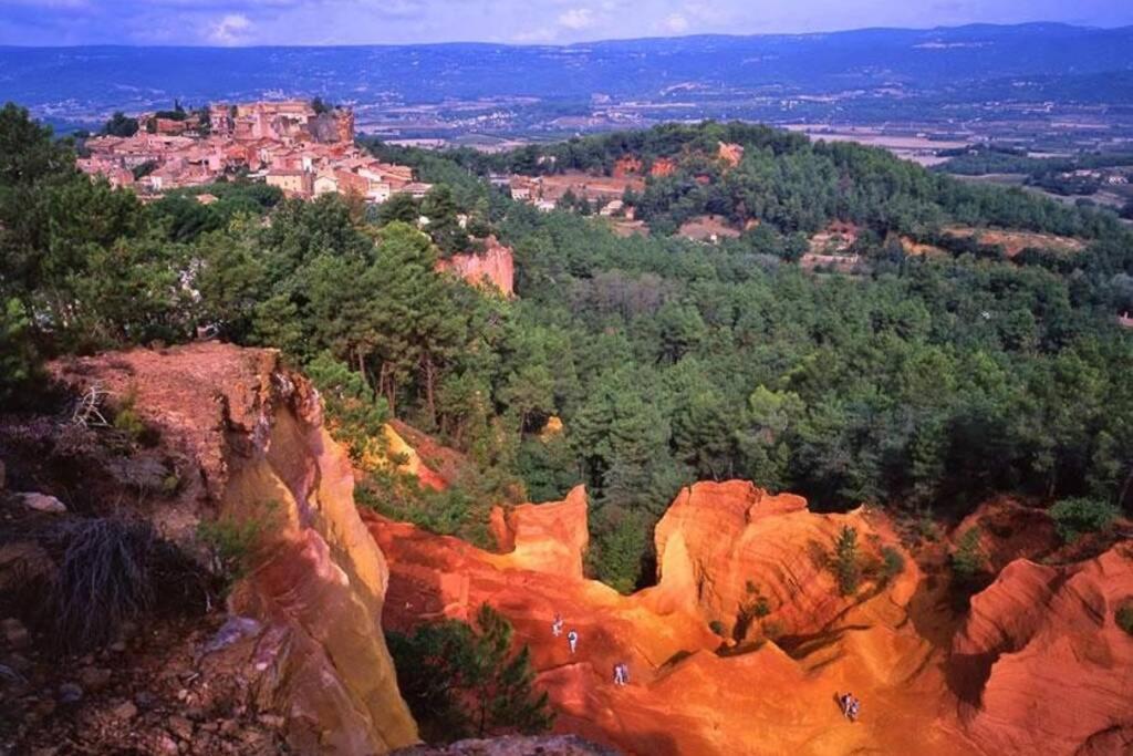 Vue Panoramique Sur Le Chateau,Montagne Et Grottes Fontaine-de-Vaucluse Zewnętrze zdjęcie